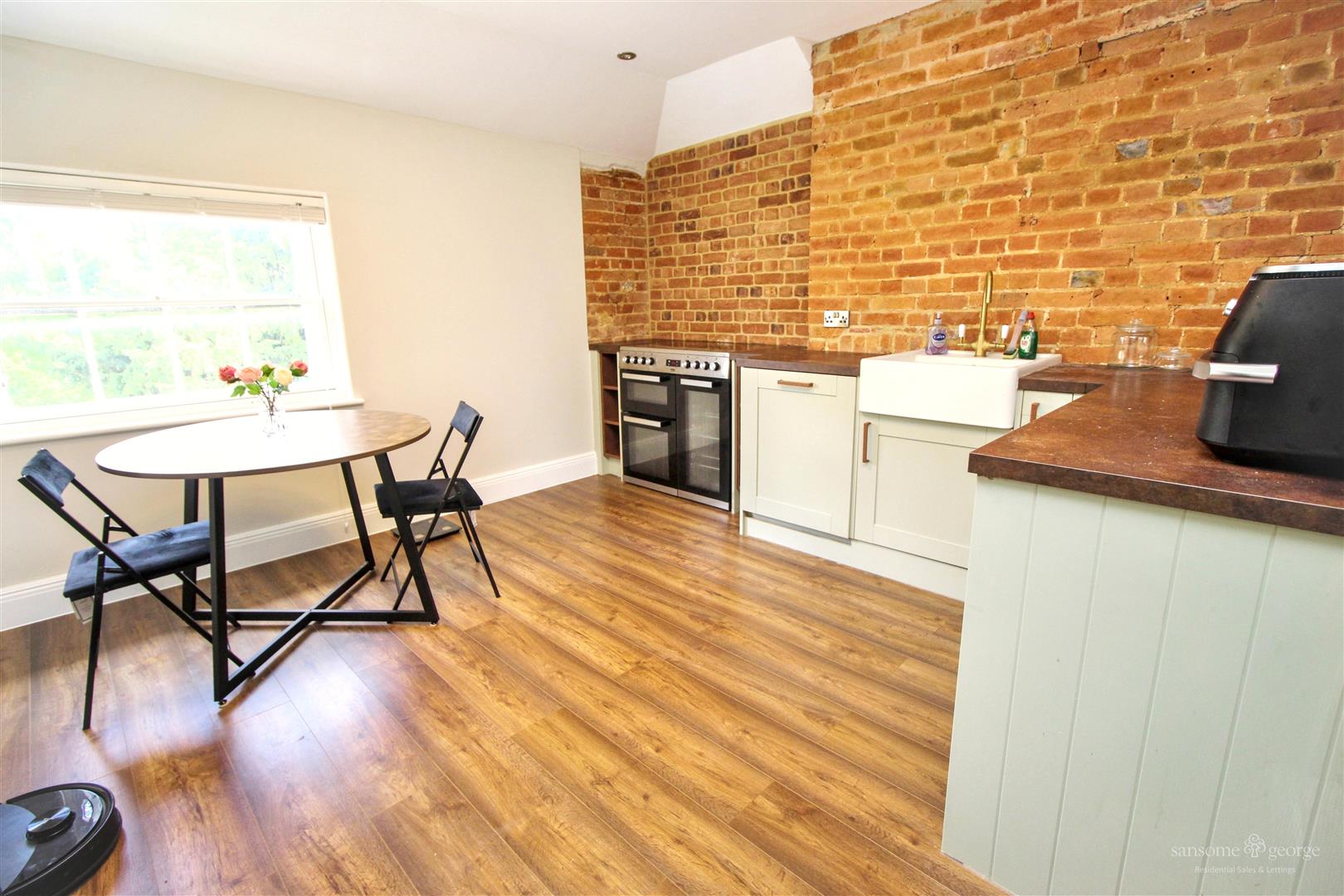 Trenthams Close, Purley On Thames, Reading